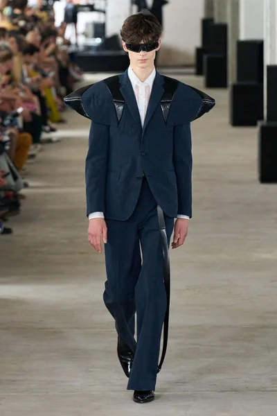 Look 32